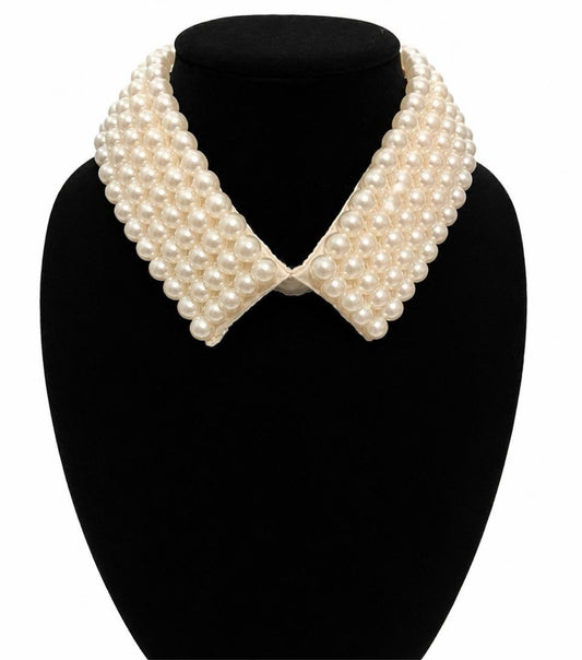 Pearl necklace collar with extension